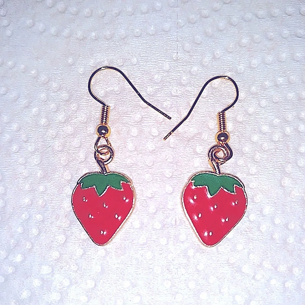 Strawberry Field Necklace 18-22